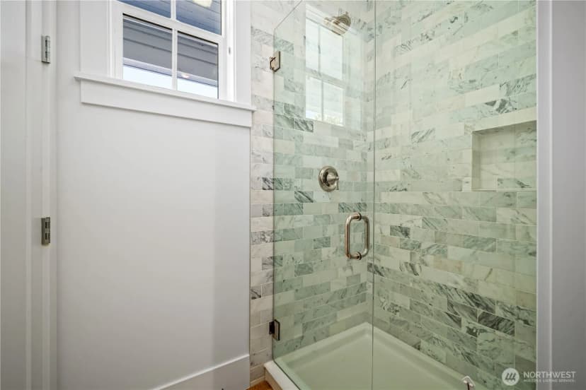 Property photo for 5027 48th Avenue Ne, Seattle photo 17