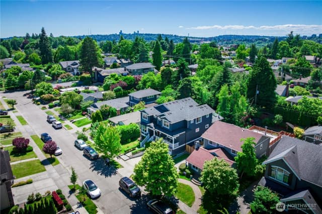 Property photo for 5027 48th Avenue Ne, Seattle photo 3