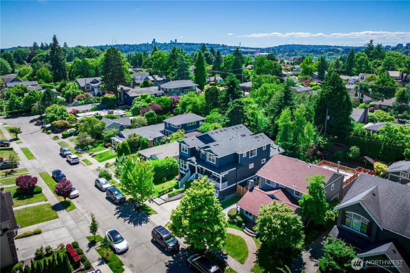 Property photo for 5027 48th Avenue Ne, Seattle photo 3