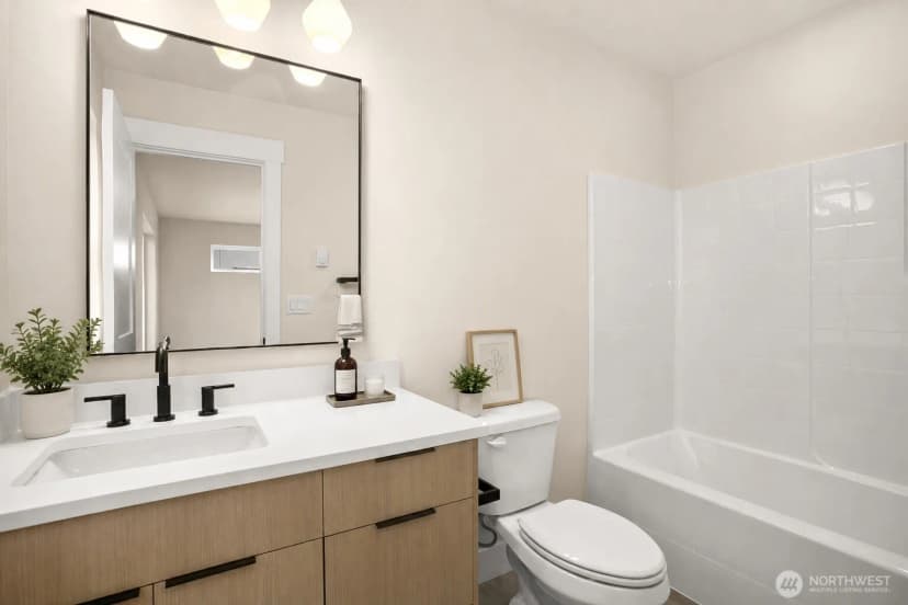 Property photo for 508 Sw 137th Street #b, Burien photo 14