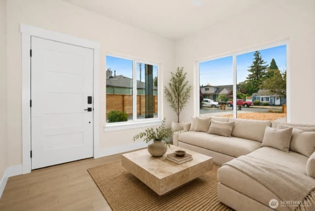 Property photo for 508 Sw 137th Street #b, Burien photo 2