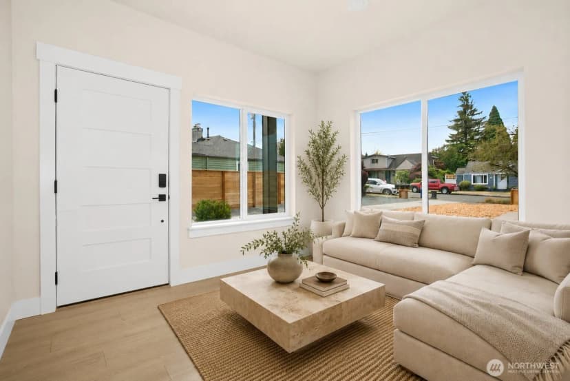 Property photo for 508 Sw 137th Street #b, Burien photo 2