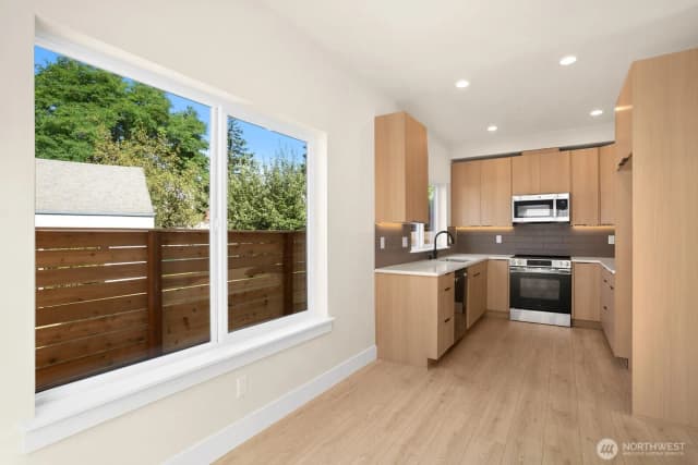 Property photo for 508 Sw 137th Street #b, Burien photo 4