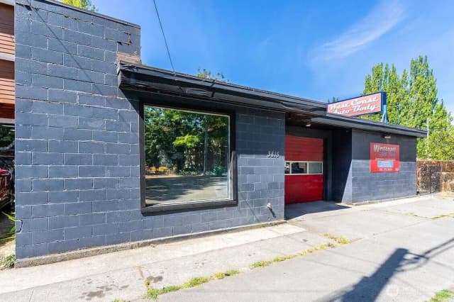Property photo for 3815 Rainier Avenue S, Seattle photo 2