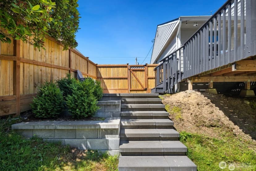 Property photo for 5011 Seahurst Avenue, Everett photo 29
