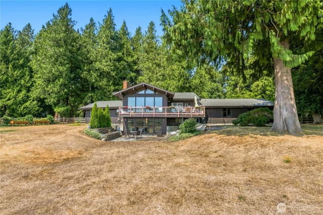 Property photo for 831 E Wiser Lake Road, Lynden photo 2