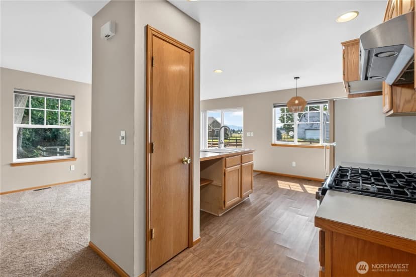 Property photo for 831 E Wiser Lake Road, Lynden photo 30
