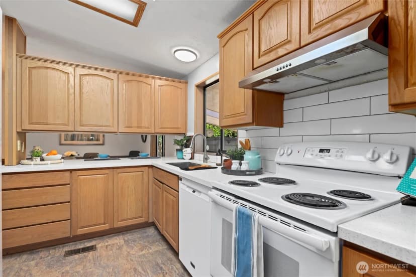 Property photo for 19701 128th Court Ne, Bothell photo 16