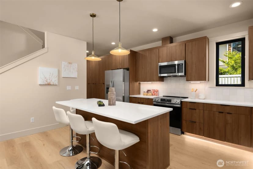 Property photo for 12908 Ne 70th Place, Kirkland photo 12