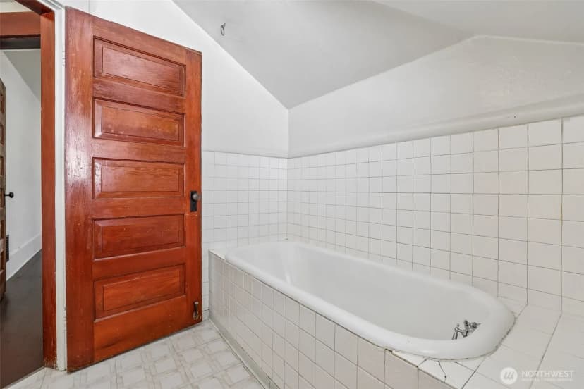 Property photo for 929 13th Avenue E, Seattle photo 31