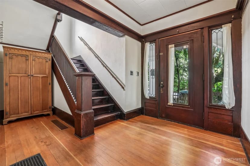 Property photo for 929 13th Avenue E, Seattle photo 8
