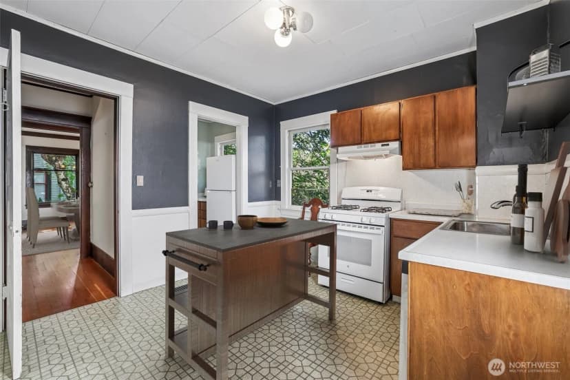 Property photo for 929 13th Avenue E, Seattle photo 17