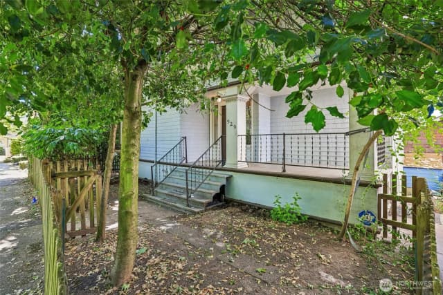 Property photo for 929 13th Avenue E, Seattle photo 3