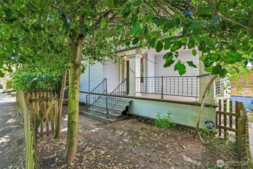 Property photo for 929 13th Avenue E, Seattle photo 3