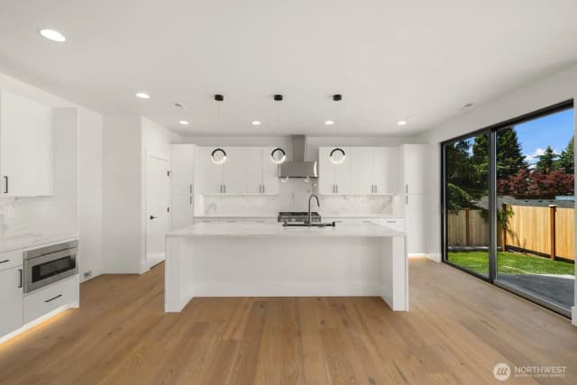 Property photo for 16211 Simonds Road Ne, Kenmore photo 5