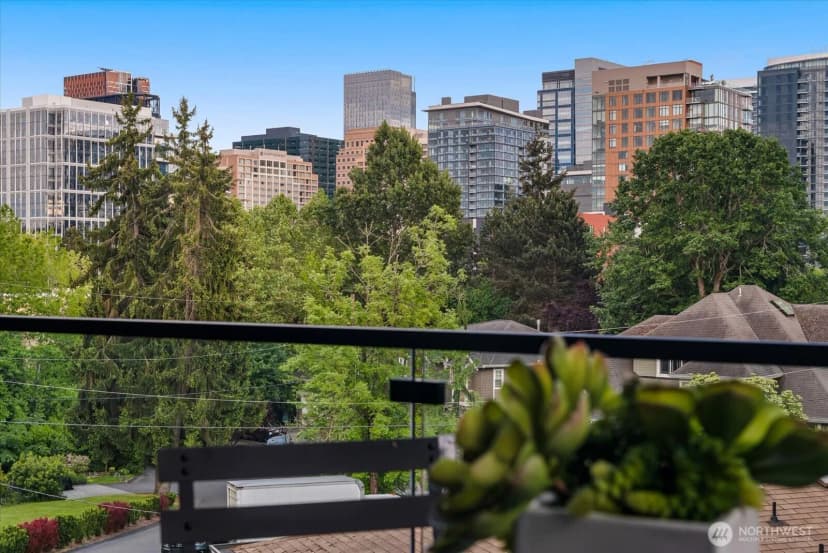 Property photo for 1331 102nd Avenue Ne, Bellevue photo 2