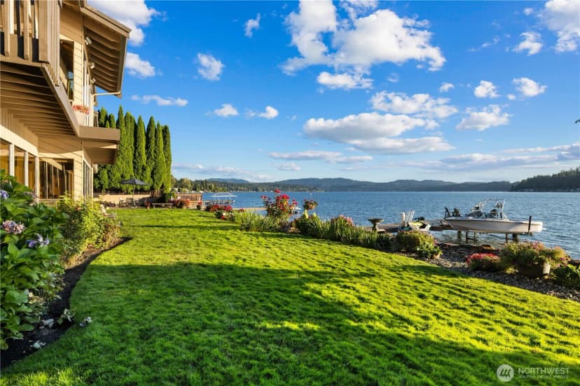 Property photo for 2825 E Lake Sammamish Parkway Ne, Sammamish photo 4