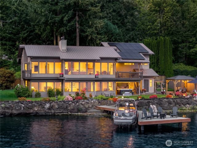 Property photo for 2825 E Lake Sammamish Parkway Ne, Sammamish
