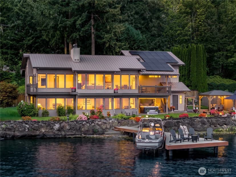 Property photo for 2825 E Lake Sammamish Parkway Ne, Sammamish