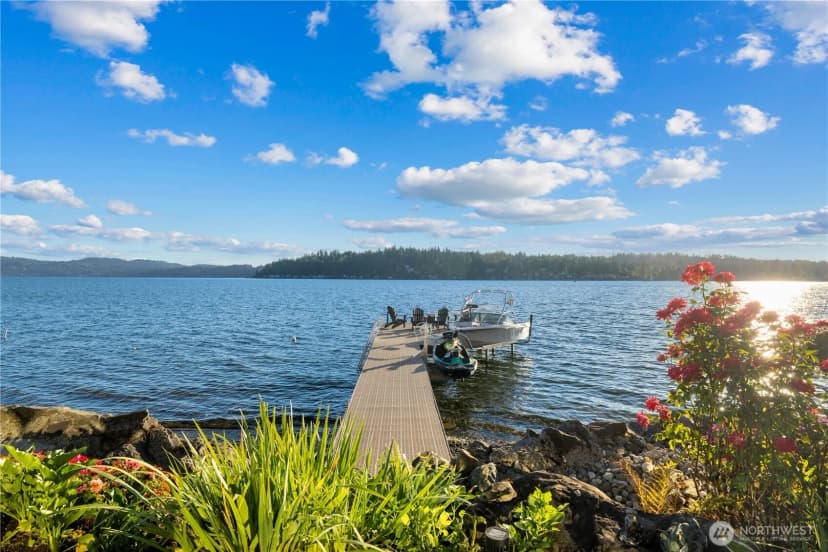 Property photo for 2825 E Lake Sammamish Parkway Ne, Sammamish photo 3