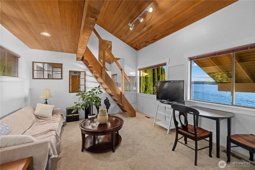 Property photo for 2825 E Lake Sammamish Parkway Ne, Sammamish photo 18