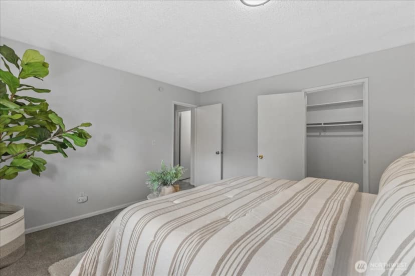 Property photo for 14215 110th Avenue Ne, Kirkland photo 17