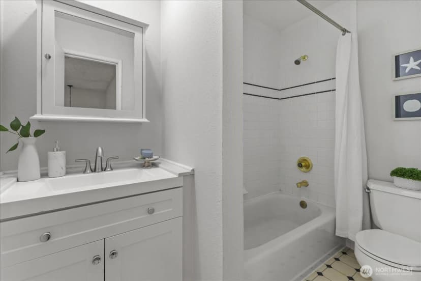 Property photo for 14215 110th Avenue Ne, Kirkland photo 18