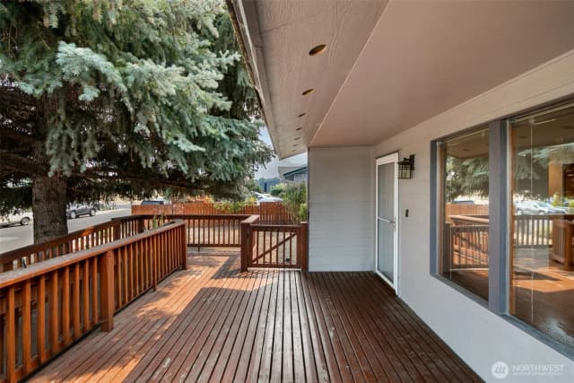 Property photo for 1324 Cascade Street, Wenatchee photo 2