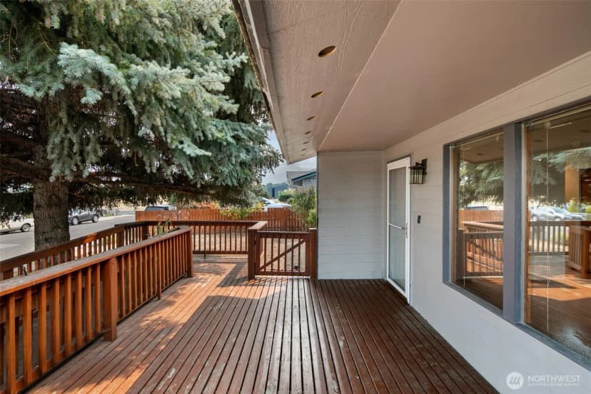 Property photo for 1324 Cascade Street, Wenatchee photo 2