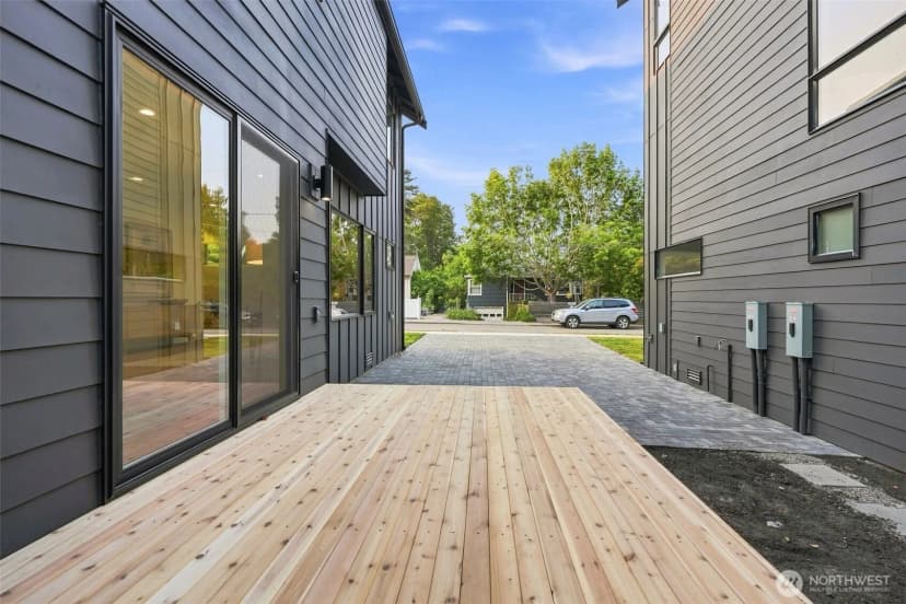 Property photo for 4909 Sw Canada Drive, Seattle photo 11