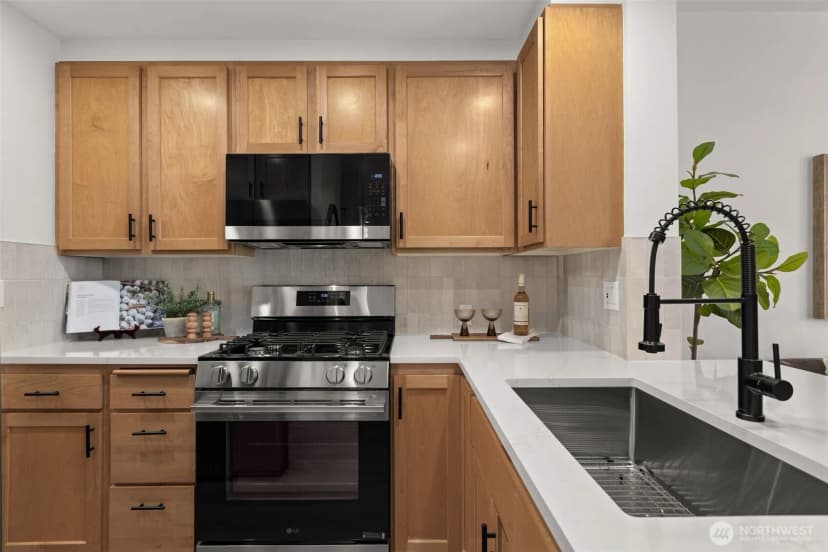 Property photo for 2801 1st Avenue #703, Seattle photo 8