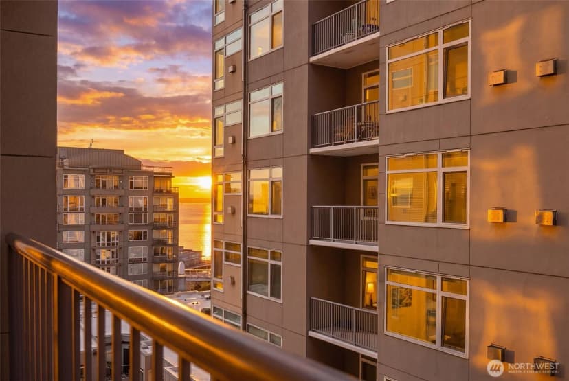 Property photo for 2801 1st Avenue #703, Seattle photo 2