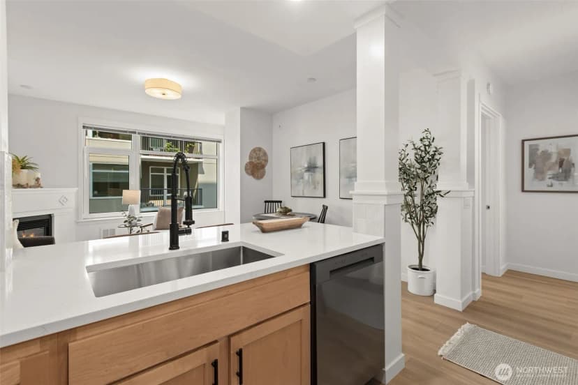 Property photo for 2801 1st Avenue #703, Seattle photo 11