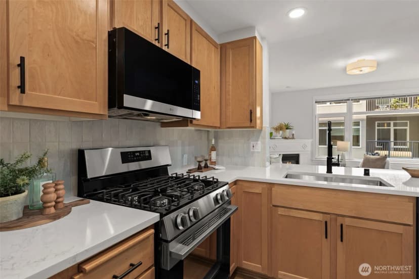 Property photo for 2801 1st Avenue #703, Seattle photo 10