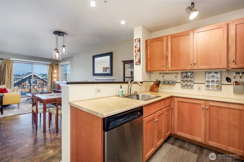Property photo for 1909 10th Avenue W #201, Seattle photo 8
