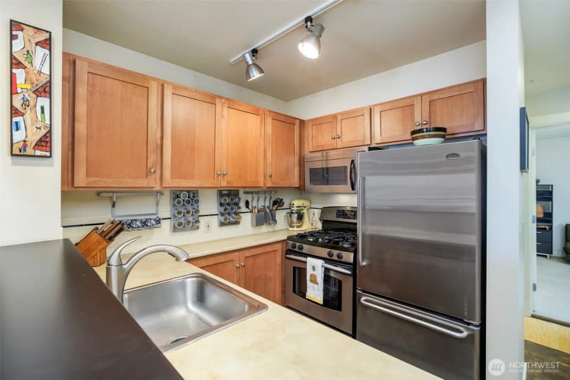 Property photo for 1909 10th Avenue W #201, Seattle photo 9