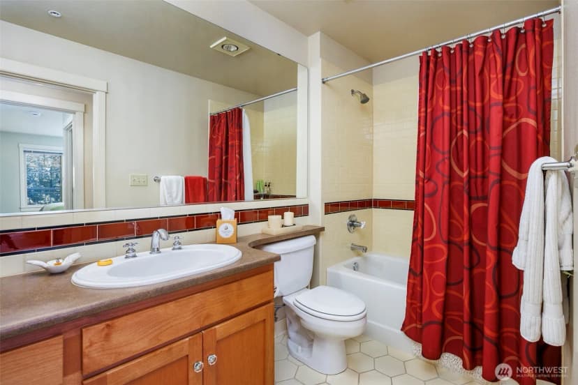 Property photo for 1909 10th Avenue W #201, Seattle photo 13