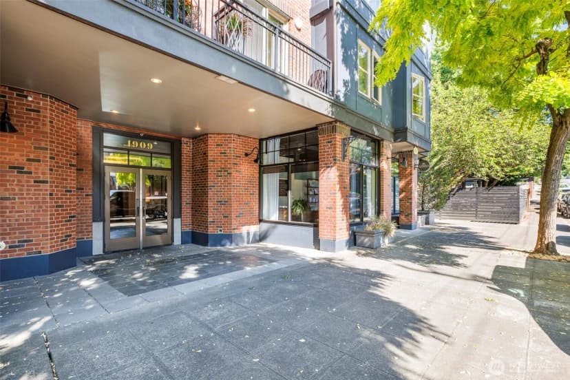 Property photo for 1909 10th Avenue W #201, Seattle photo 21