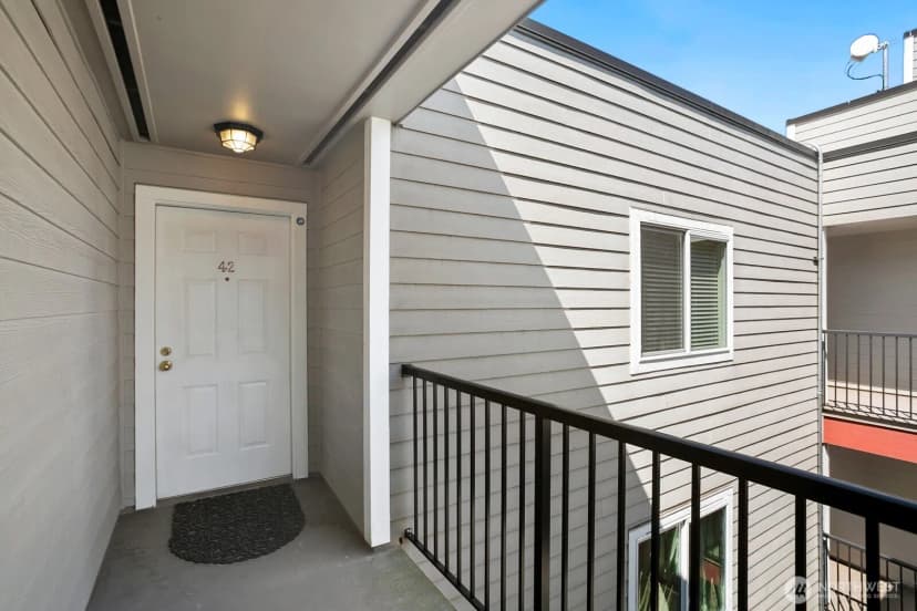 Property photo for 1617 Summit Avenue #42, Seattle photo 4