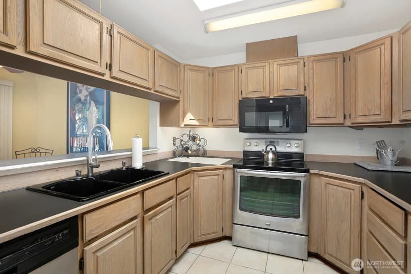 Property photo for 1617 Summit Avenue #42, Seattle photo 11