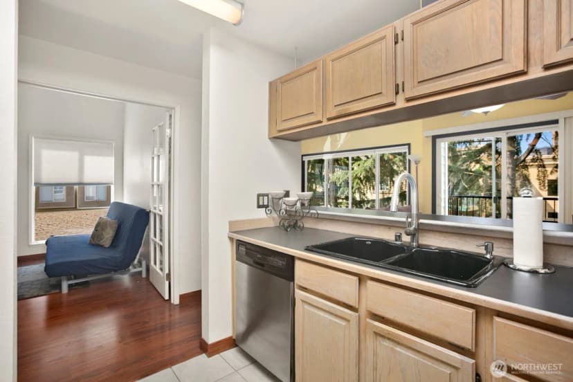 Property photo for 1617 Summit Avenue #42, Seattle photo 13