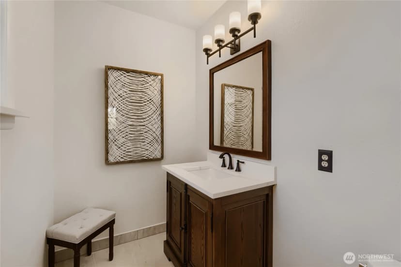 Property photo for 16066 Inglewood Road Ne, Kenmore photo 16