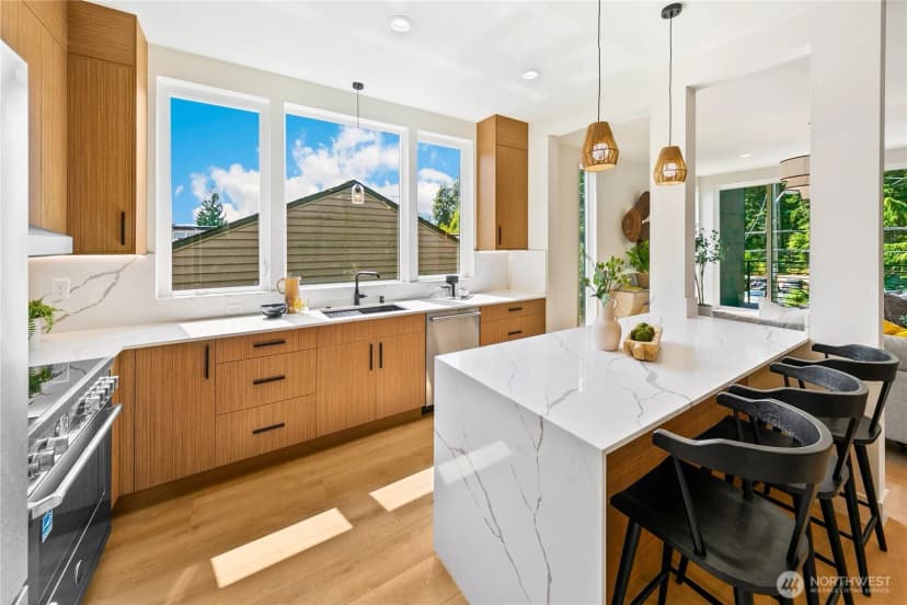 Property photo for 8022 Fauntleroy Way Sw, Seattle photo 10