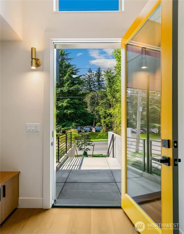 Property photo for 8022 Fauntleroy Way Sw, Seattle photo 4