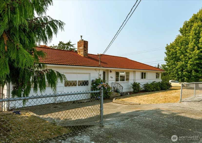 Property photo for 49 Se Pasek Street, Oak Harbor photo 2