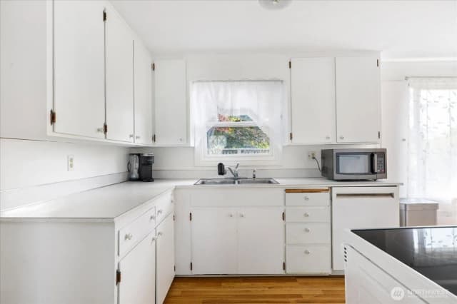 Property photo for 49 Se Pasek Street, Oak Harbor photo 5