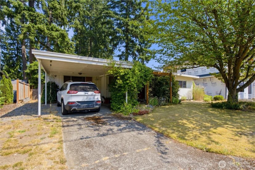 Property photo for 1002 167th Place Ne, Bellevue photo 2