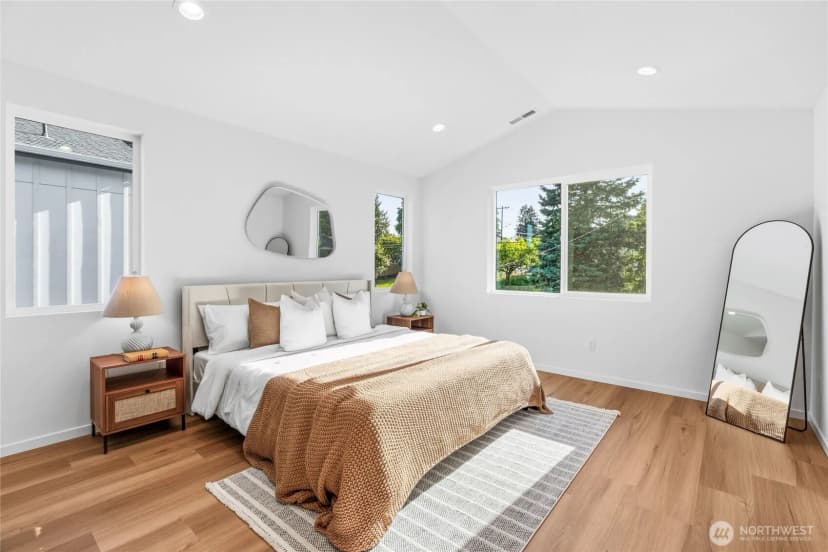 Property photo for 10702 Linden Avenue N, Seattle photo 27
