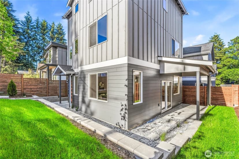 Property photo for 10702 Linden Avenue N, Seattle photo 31