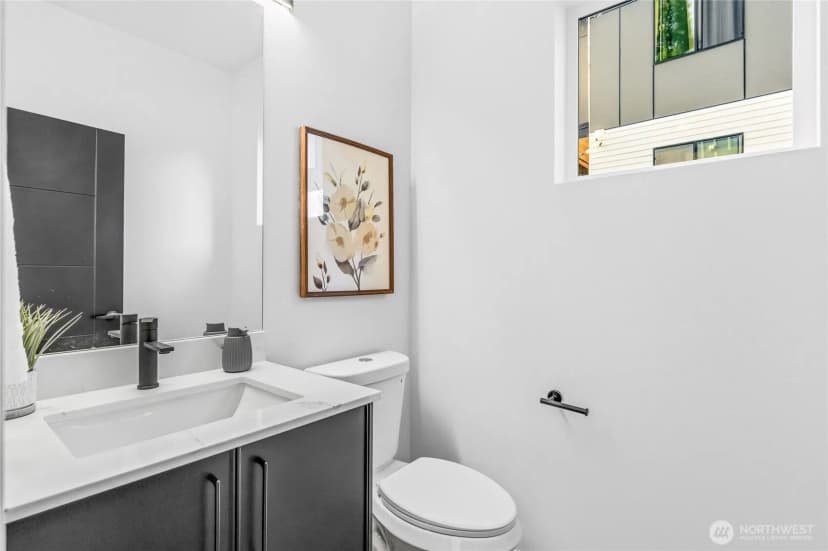 Property photo for 10702 Linden Avenue N, Seattle photo 18